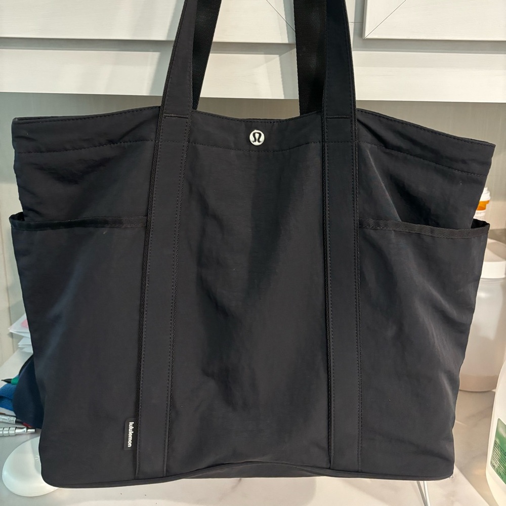 Lululemon Daily Multi-Pocket Tote Bag 20L